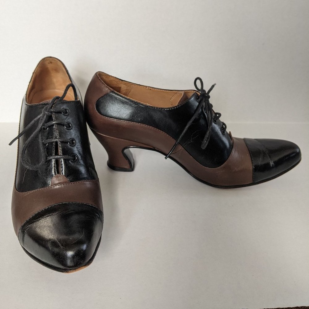 Wonders K2 Fluevogs two-toned oxford heel